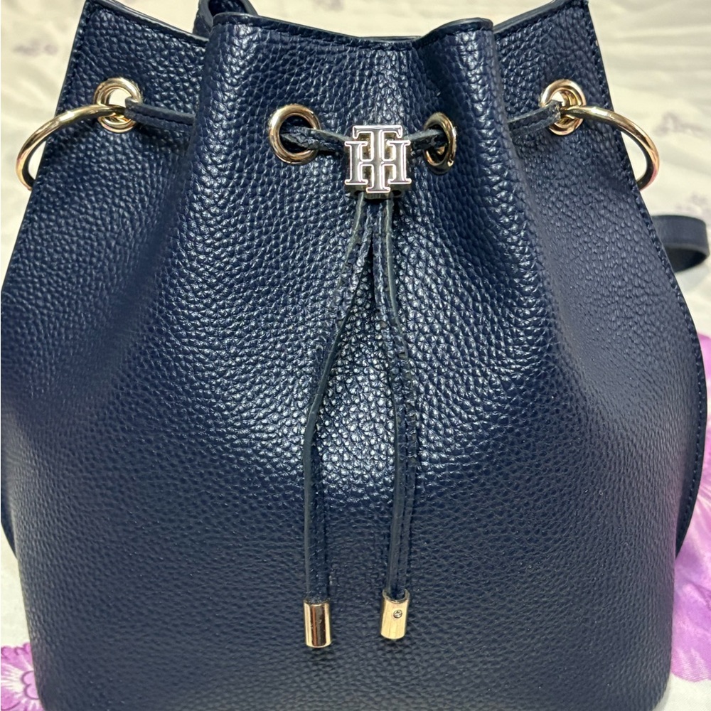 Tommy Hilfiger Black Mini Drawstring bucket Bag - Picture 3 of 13
